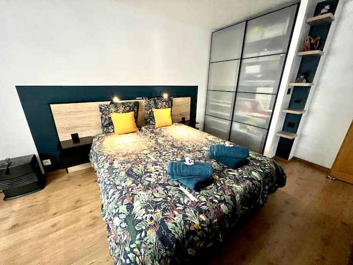 Chambre 1 : au rez-de-chaussée avec SDE attenante