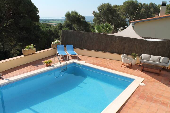 Villa con 4 dormitorios y piscina privada gallery image 5