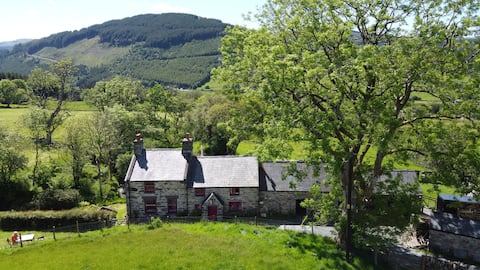 Ty Newydd traditional Welsh cottage