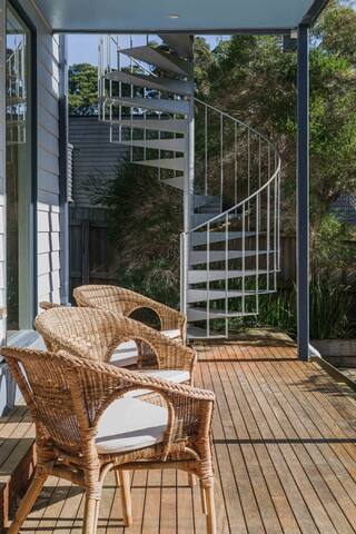 Steps to beach & shops | Pt Lonsdale | 4 bedrooms gallery image 5