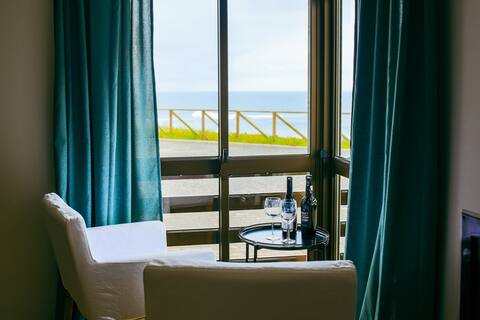 Enjoy VIEW apartment-ocean, surf, beach, eat, work