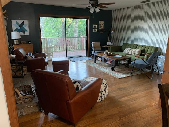 Charming 4bd/3ba Cabin with Incredible Mtn Views Houses for Rent in