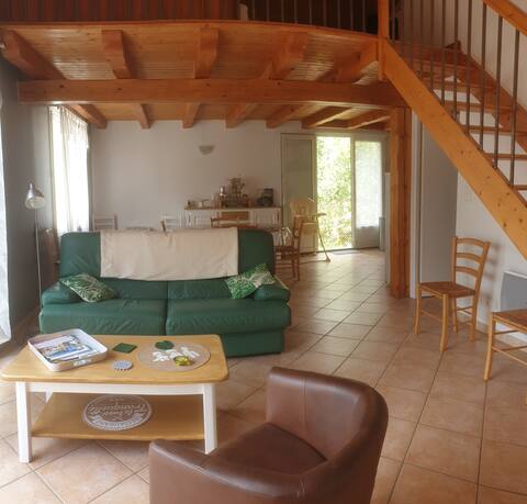 Top performing Airbnb: Vacation home, beach access through the pine forest in La Faute Sur Mer