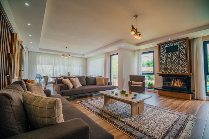 Sapanca'da 6+2 Havuzlu Lüks Villa - Sapanca