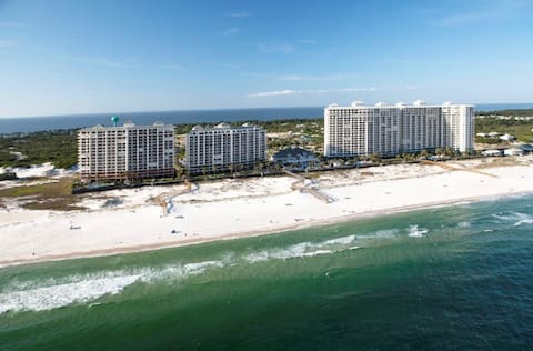Elegant Beach-Front Penthouse, 17th floor!