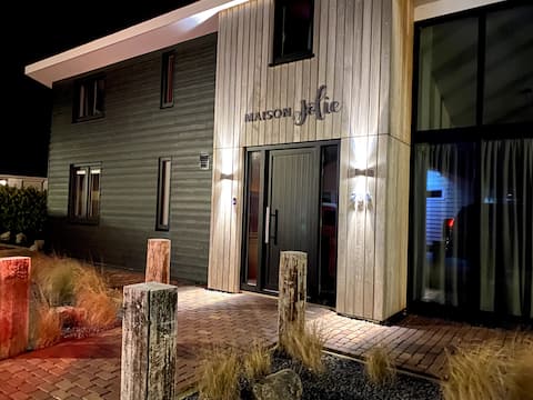 Maison Jolie - Large, new and luxurious home