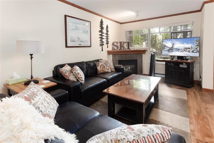 Serene Retreat Steps To Village W/ Private Hot Tub - Whistler