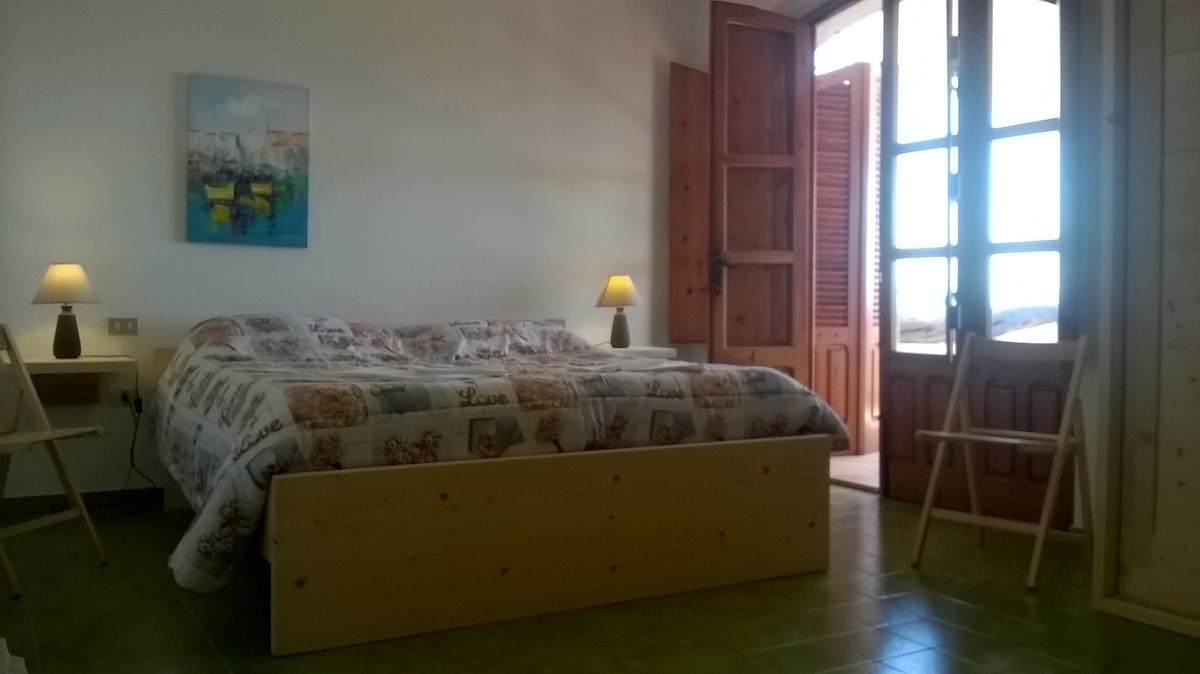 Prostrani apartman s pogledom i natkrivenom verandom.
Veliki apartman s verandom.
Prostrani apartman s pogledom na more i natkrivenim trijemom.