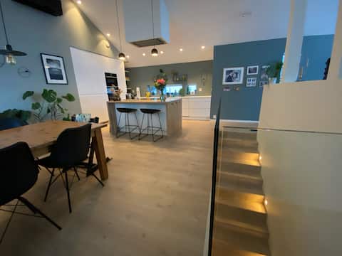 Close to the city center, modern house with garden and parking