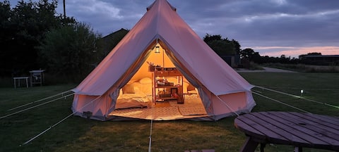 Bell tent (Bobby) in beautiful farm location