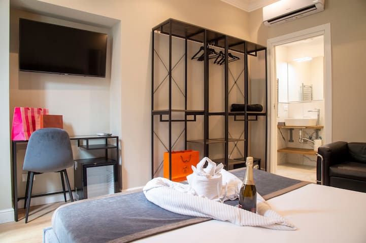 Intero appartamento x 12 persone-AD Suites Tritone