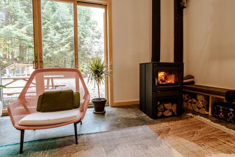 Scandinavian design Chalet w/ private hiking trail