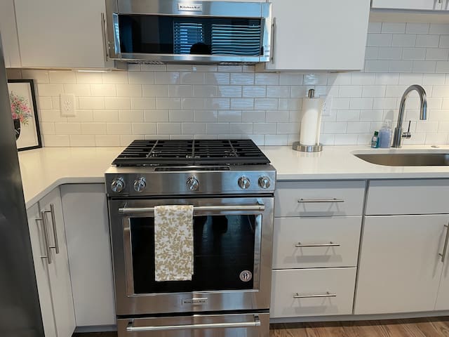 Home in the Middle of Vandy, Belmont & Music Row gallery image 4