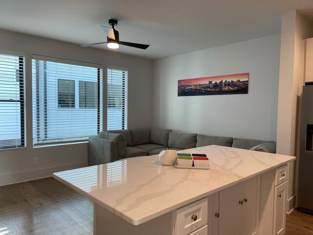 Home in the Middle of Vandy, Belmont & Music Row gallery image 3