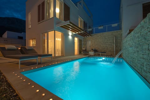 Sunny Bo Villa (heated pool & rooftop jacuzzi)