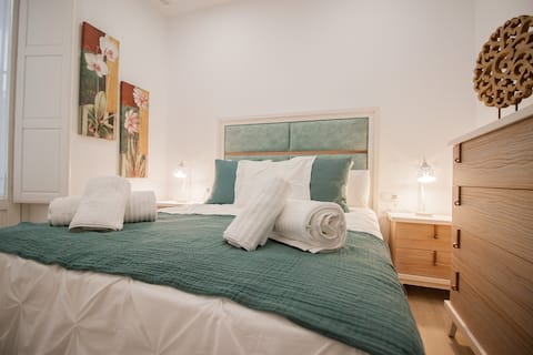 Top performing Airbnb: Casa Urquinaona | 4 People in Cádiz