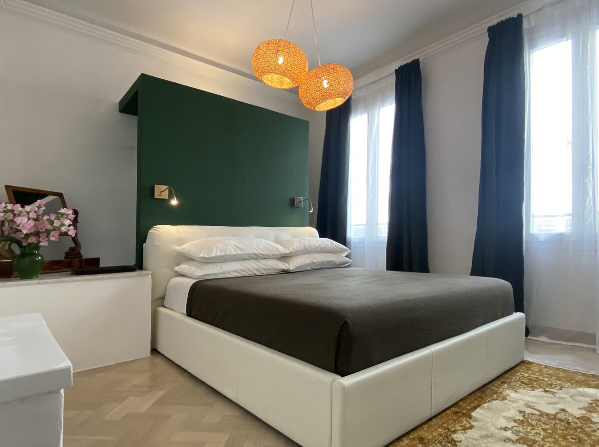 سان لورينزو لعشاق الطعام - غرفة النوم الأولى. 