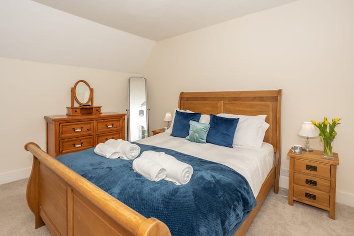 加大双人床卧室