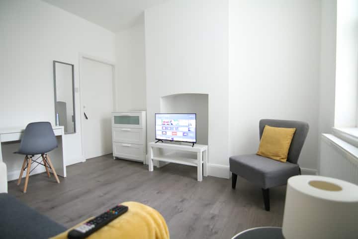 Prime Location In Derby 3br House W/netflix - Derby