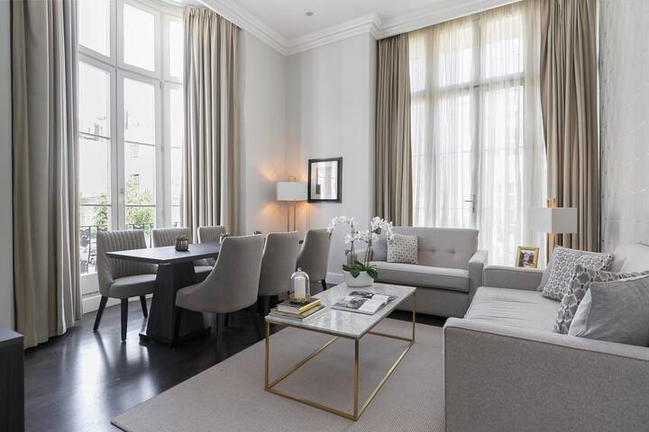 Luxe 2 bed with balcony Lift & A/C in Paddington gallery image 2