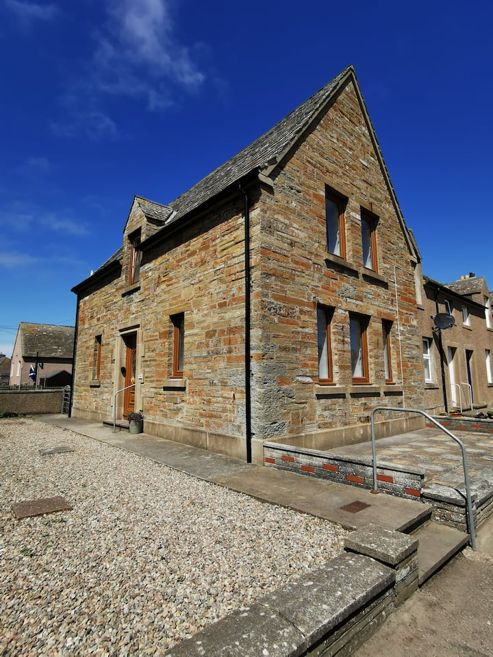 Angus House, 2 Bedroom House, Thurso, NC500 Route Houses for Rent in