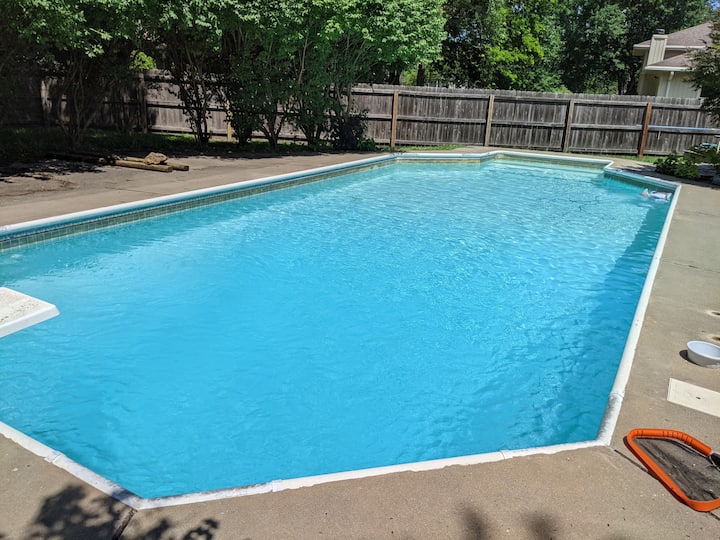 Private Rooms 2BR / 1BA Private Pool & Yard Houses for Rent in Urbandale, Iowa, United