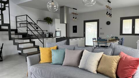 Top Airbnb: Only a Few Steps from the Lake, Parking Included in Dervio