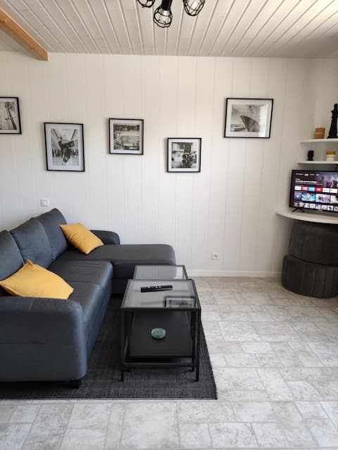 Popular Airbnb listing: L'Entre-Temps 3-star gîte 5 minutes from Puy du Fou in Chanverrie