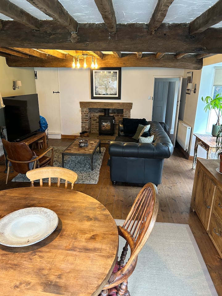 5 bedroomed house in Beverley, grade 2 listed. Houses for Rent in