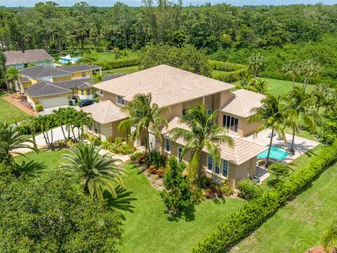 Luxurious Parkland Mansion w/ Private Guest House