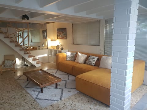 Family home on the banks of the Marne / Disney