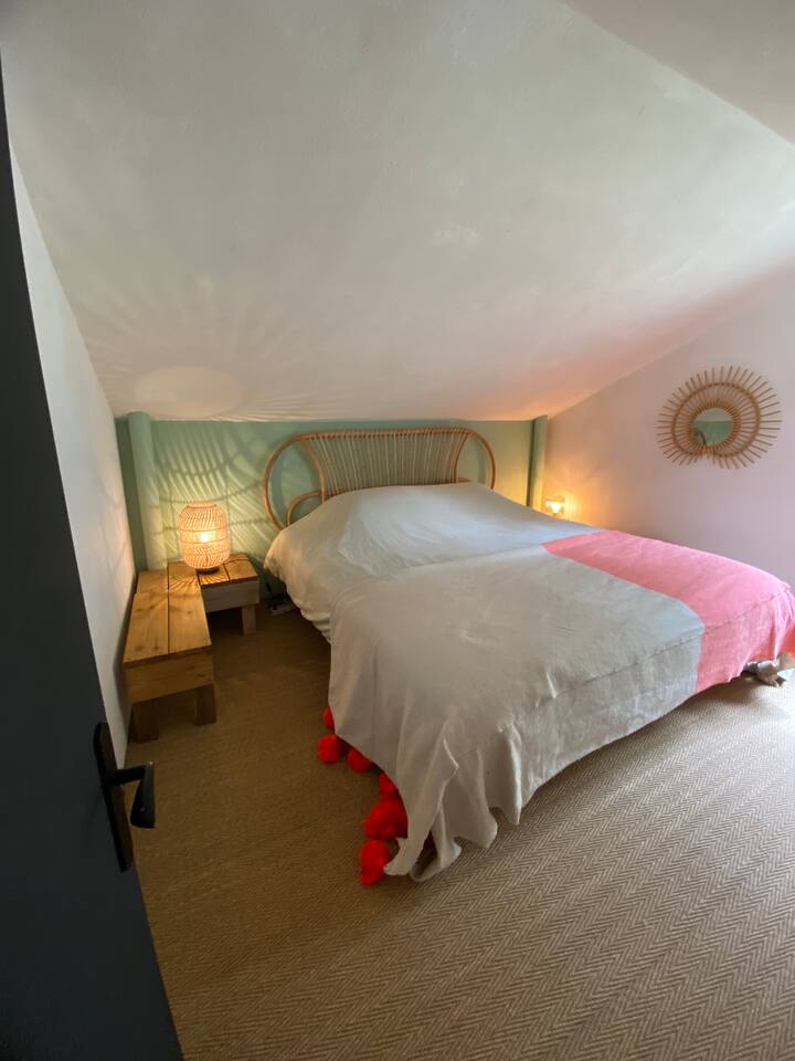 Dhoma kryesore e gjumit, Queen Size 180x200cm dhe dhoma e zhveshjes