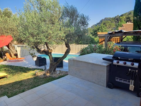Provencal villa with pool, 1500 m2 of land