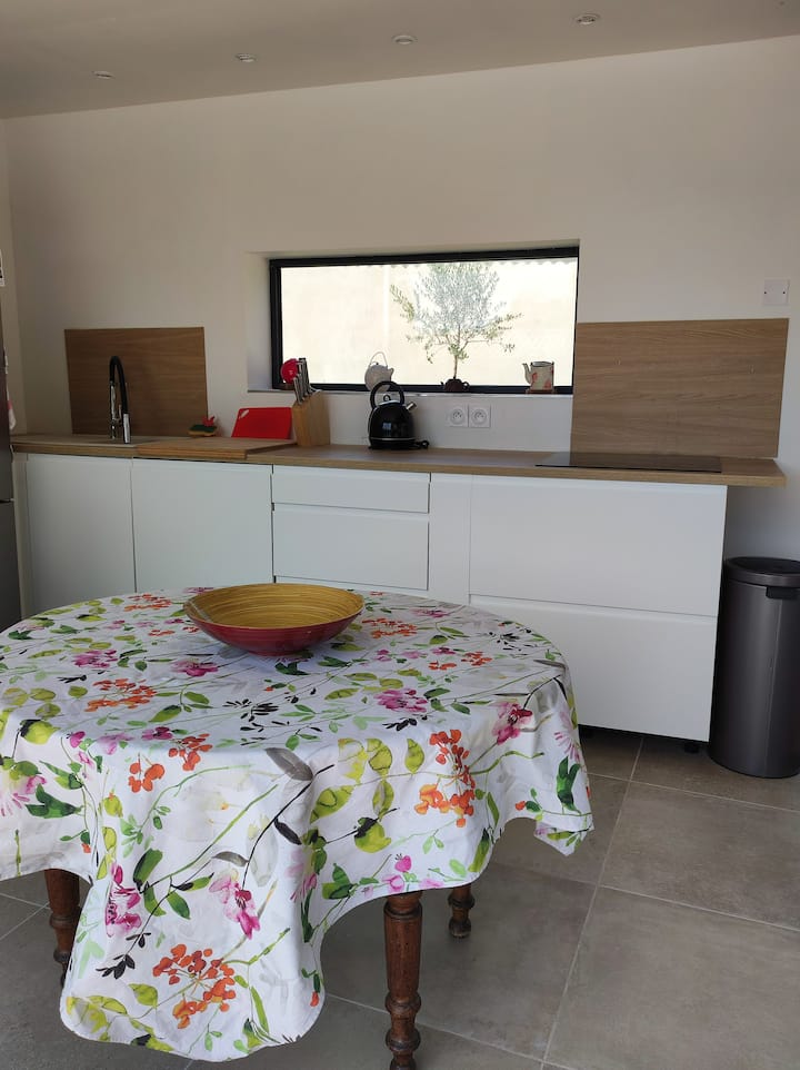 2 Chambres Avec Sdb Et Cuisine Privées Et Piscine - France