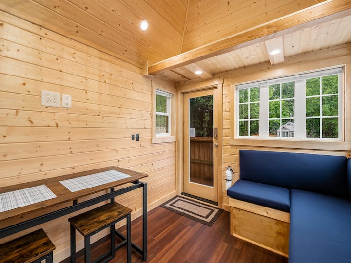 Wolf Cabin a Tiny Home at Thompson Ridge Tiny houses for Rent in