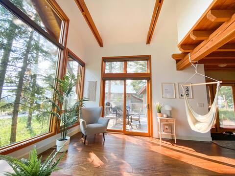 Big Lakeside Cabin for Groups & Families
