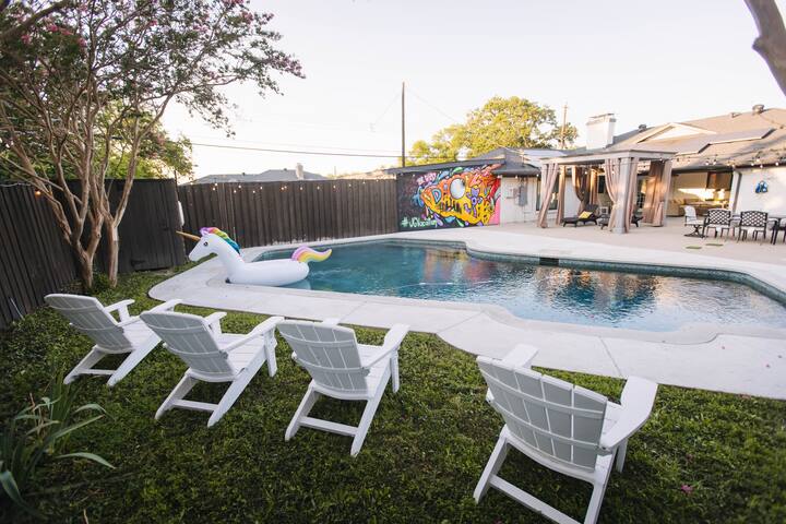 Sleeps 20 w Heated Pool & Billiards by DAL Airport gallery image 2