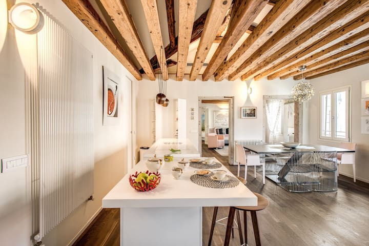 Lux, Art, Design and History close to Biennale