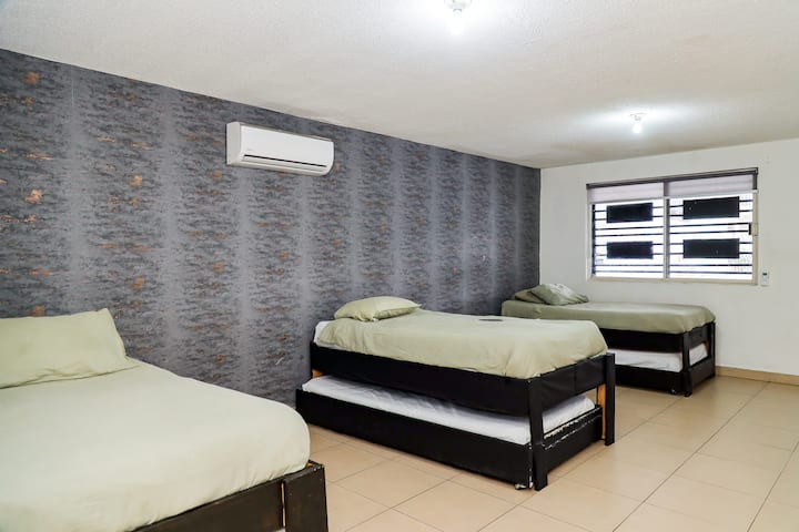 Casa Amplia Y Céntrica Para Grupos En Mty - Monterrey
