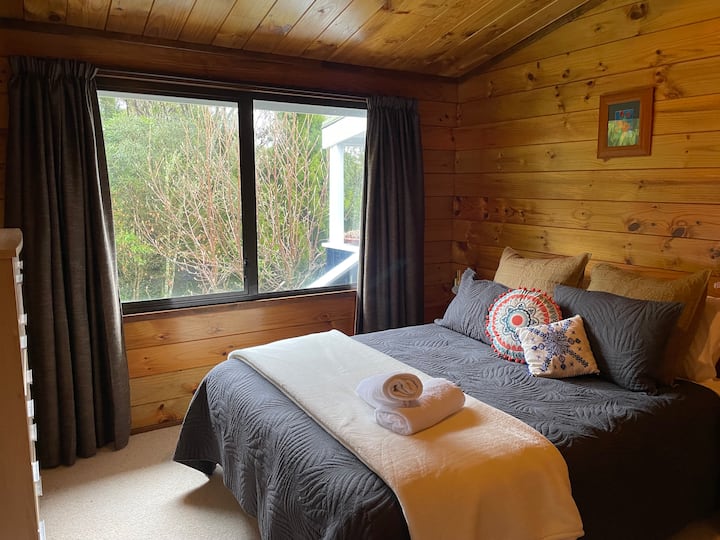 מיטה זוגית רחבה