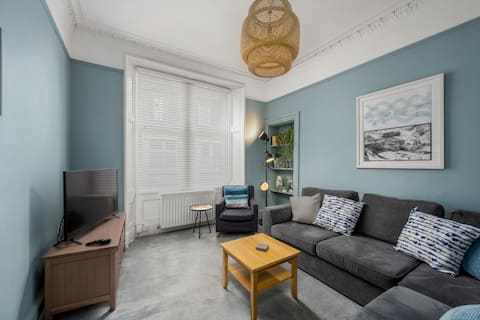 Top Airbnb: Lovely 2 Bed Apartment by the waterfront in Dundee