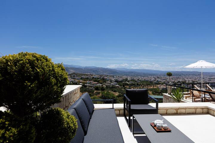 Villa City View-Heated pool-Gym-5 min drive center gallery image 4