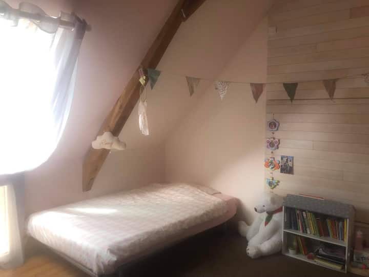 Საბავშვო ოთახი 140 საწოლით