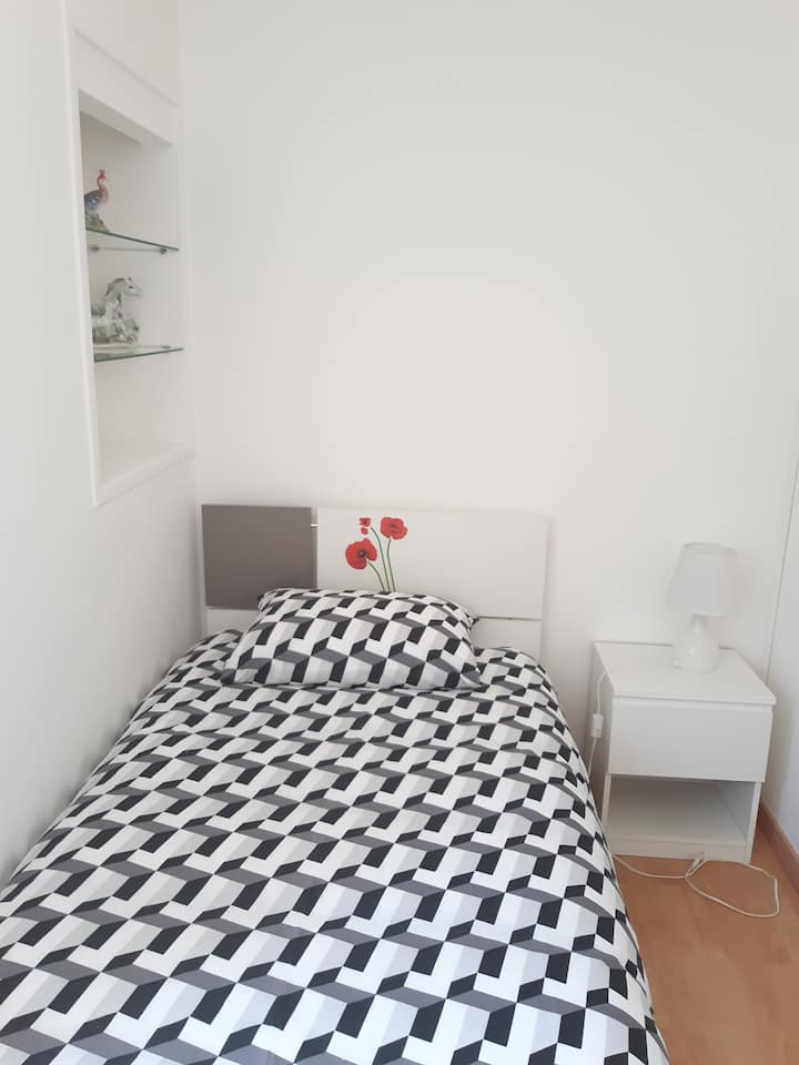 small bedroom with 1 bed for 1 person.