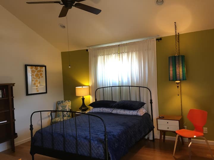 臥室1 ，標準雙人牀