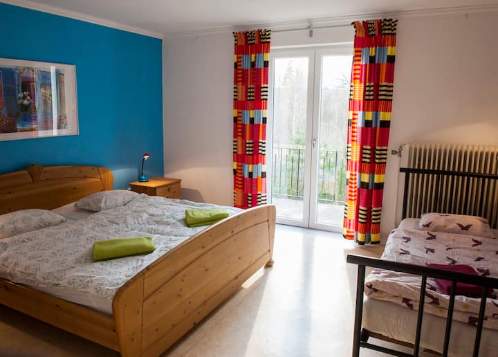 spálňa s dvoma samostatnými perinami a prístelkou.