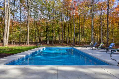 Lux Property w/ Private Pool/Hot Tub+Close to Lake