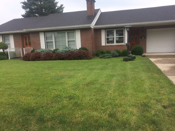 Cozy Ranch in Quiet Neighborhood Houses for Rent in Greendale
