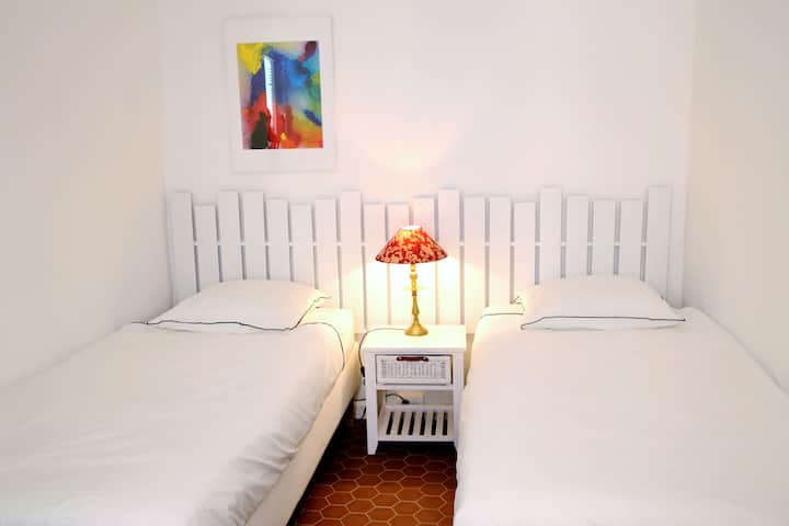 Schlafzimmer 1