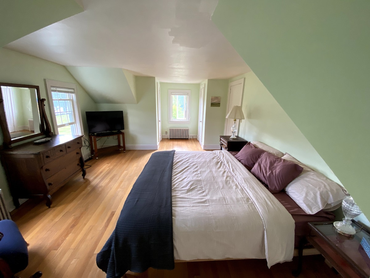 Bedroom 1 Farmhouse King